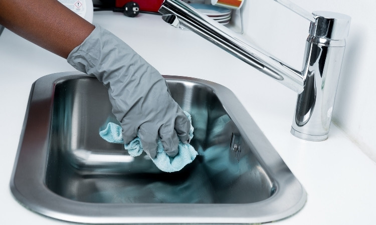 How to Fix a Leaking Kitchen Sink