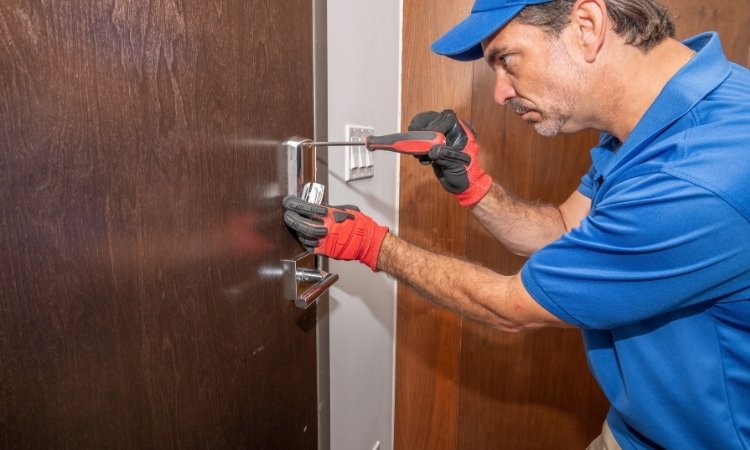 Tips for Choosing the Right Locksmith