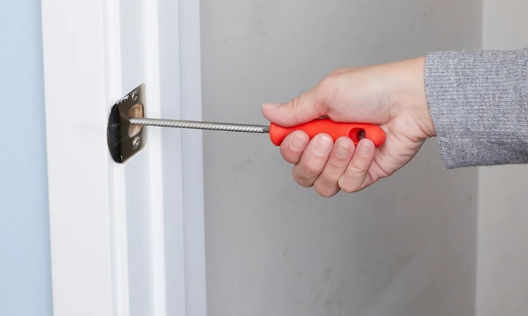 Repair Loose Door Latches in Singapore
